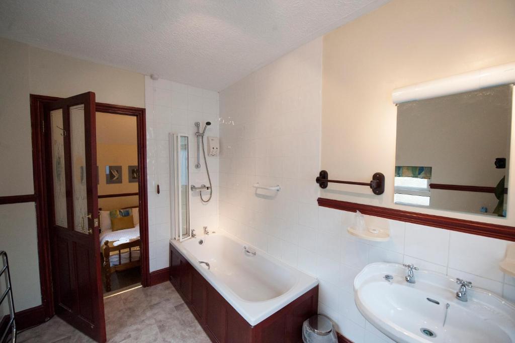 Cwmwennol Country House Сондерсфут Номер фото